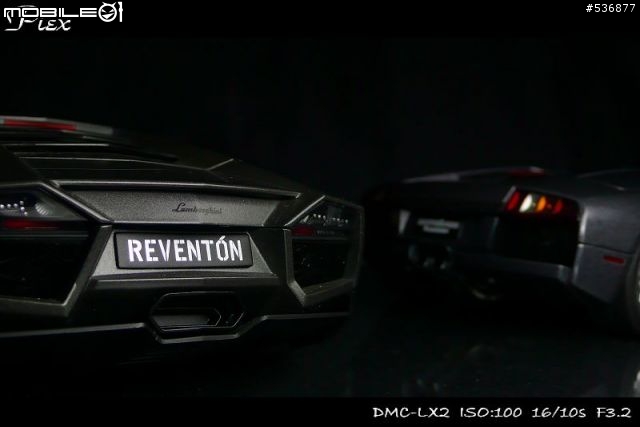 [1/18]地表上的戰鬥機 － Reventon