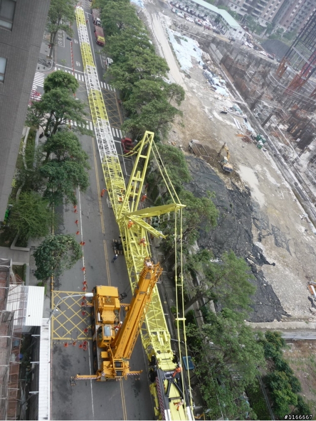 LIEBHERR-1200T吊車上工了 "2/16日新增巨怪躺下照片(拆除)"