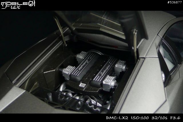 [1/18]地表上的戰鬥機 － Reventon