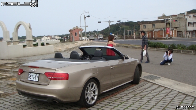 預約兩位美女 加上Audi A5敞篷出現在01! [有圖]
