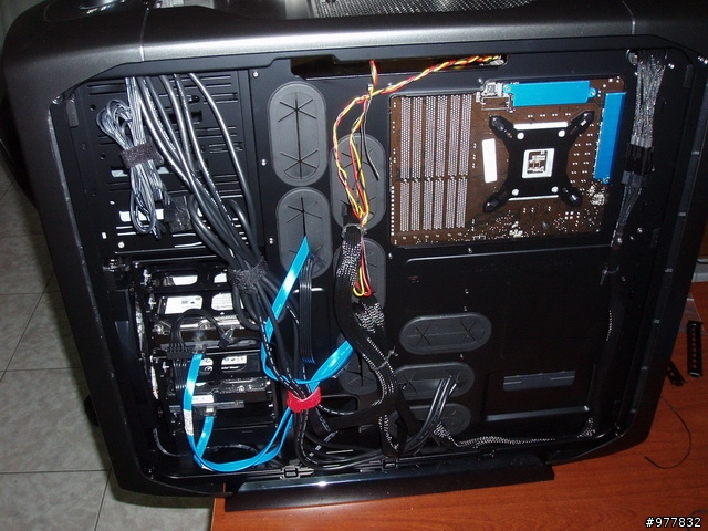[純開箱]過完年 幫電腦換個新家 流線胖寶貝 Corsair 600T