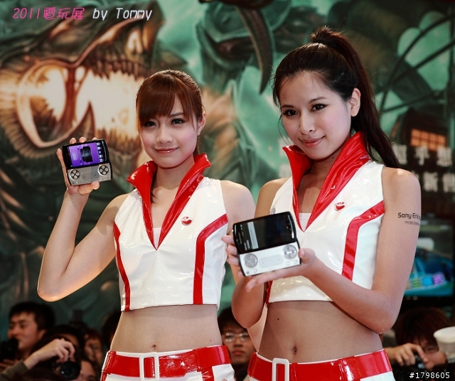 2011電玩展,暴多人的啊~~
