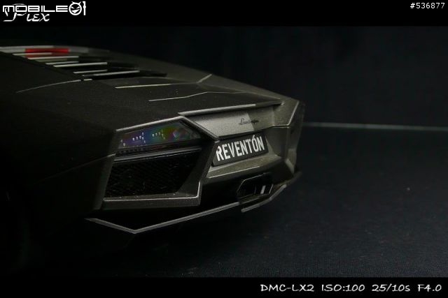 [1/18]地表上的戰鬥機 － Reventon