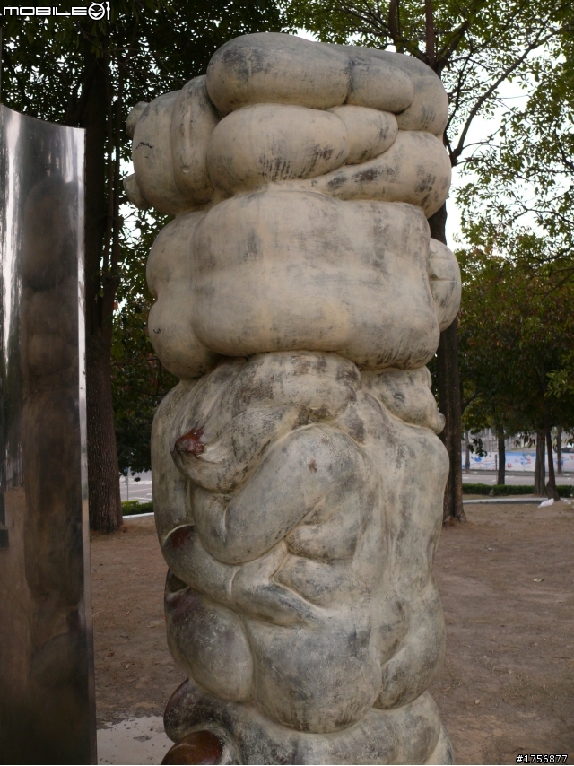 【小品】台中市區''豐樂雕塑公園''任意跑
