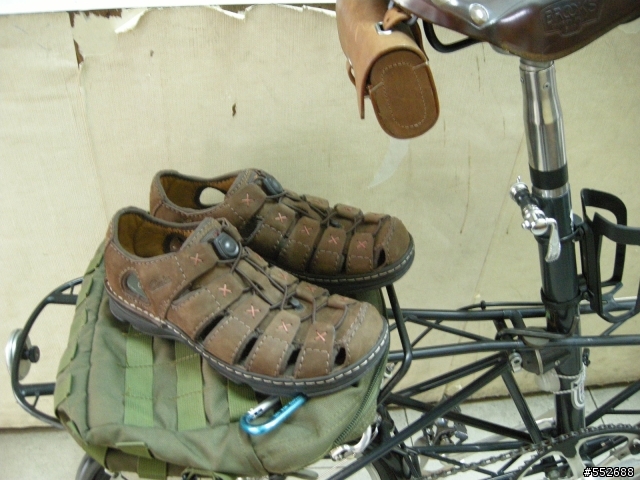 Clarks皮質休閒涼鞋