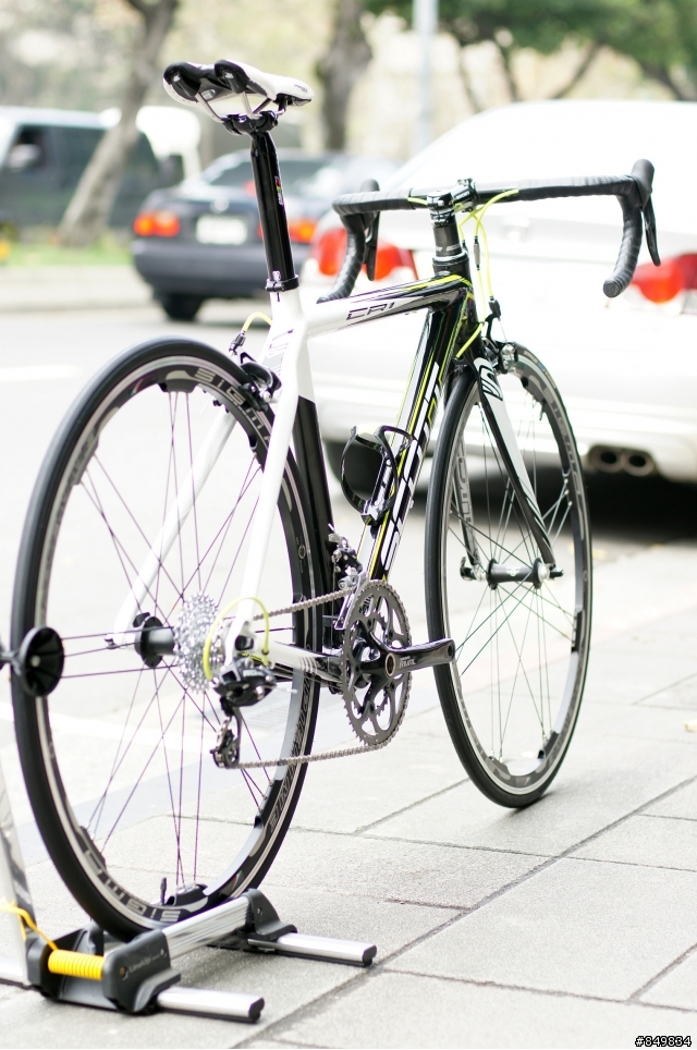 [7.3kg] 閃電CR1 SCOTT 碳纖公路車登場。