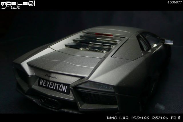 [1/18]地表上的戰鬥機 － Reventon