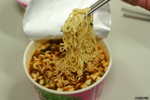 可以來個泡麵開箱文嗎?