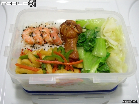 剛煮完早餐哩～～等老公起床吃早餐唷（3月23日便當)