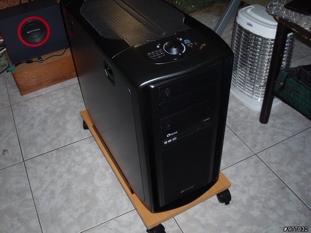 [純開箱]過完年 幫電腦換個新家 流線胖寶貝 Corsair 600T