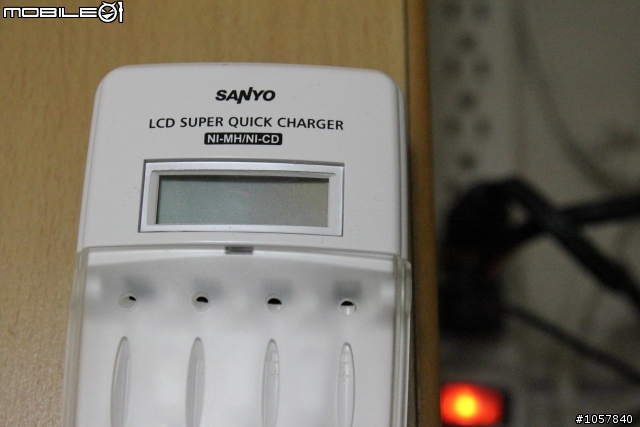 我的三洋旗艦型LCD極速充電器螢幕黑青了