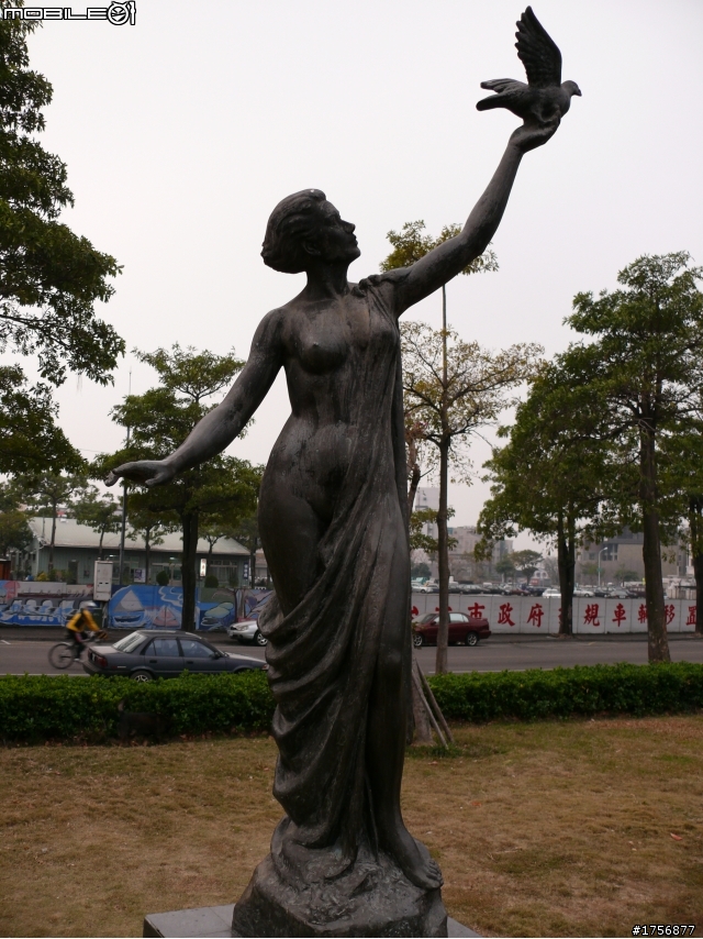 【小品】台中市區''豐樂雕塑公園''任意跑
