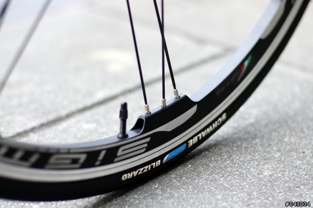 [7.3kg] 閃電CR1 SCOTT 碳纖公路車登場。