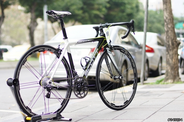 [7.3kg] 閃電CR1 SCOTT 碳纖公路車登場。