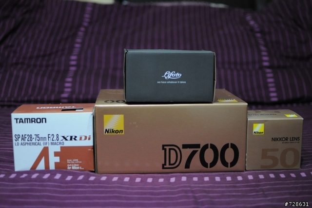 終於也把D700給開箱了