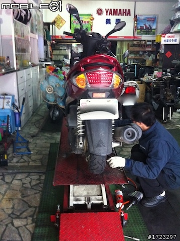 (更新)新勁戰輪胎建議--已換胎MAXXIS R1