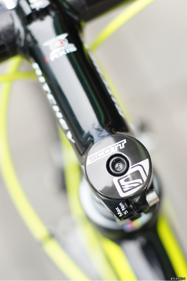 [7.3kg] 閃電CR1 SCOTT 碳纖公路車登場。