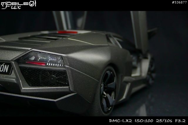 [1/18]地表上的戰鬥機 － Reventon
