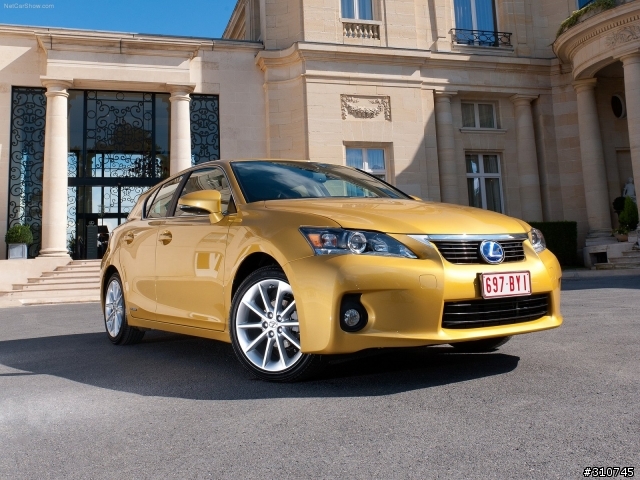 有人看過Lexus CT200h「日冕金」實車嗎？