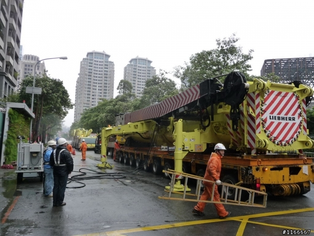 LIEBHERR-1200T吊車上工了 "2/16日新增巨怪躺下照片(拆除)"