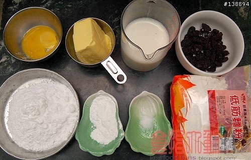 [烘焙菜鳥日誌] 爆很大的「葡萄司康餅」(Scone) ~味道還不賴呢！