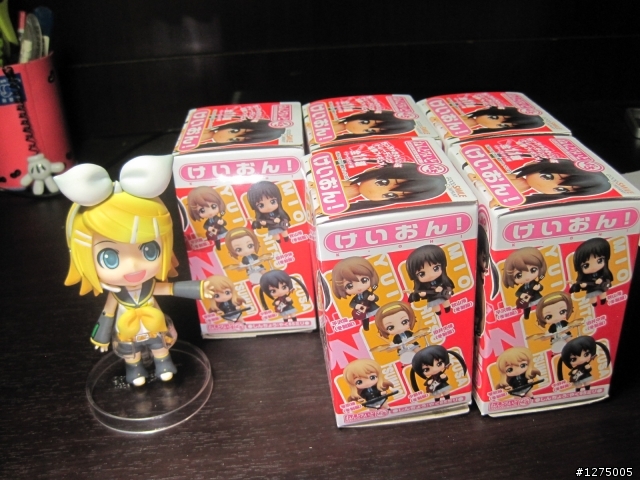 [開箱]就愛小黏土人之 K-ON! 輕音部 五人集合(同場加映V家溝來亂~~~)