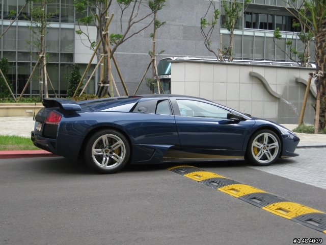 好幾隻牛--Lamborghini