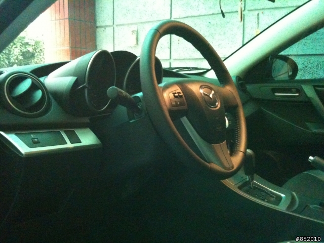 [開箱] 我在01最大的開箱文 MAZDA3 1.6 4D