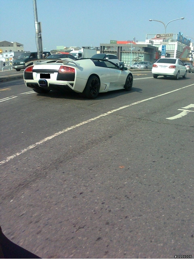 人生拍到的第二台牛->>>LP640 Roadster ??