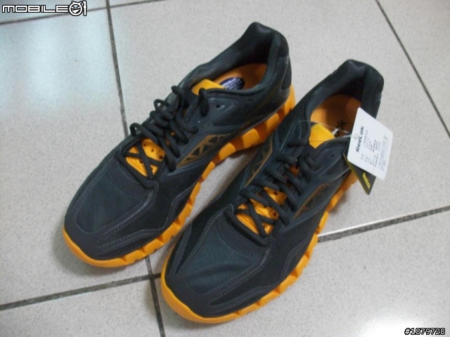 一雙可以極速奔馳的翅膀!!Reebok zigtech 開箱分享~