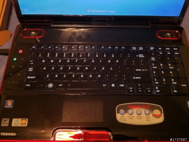 [開箱]  Toshiba 最高效能機種 Qosmio - X505 第一次開箱 !!