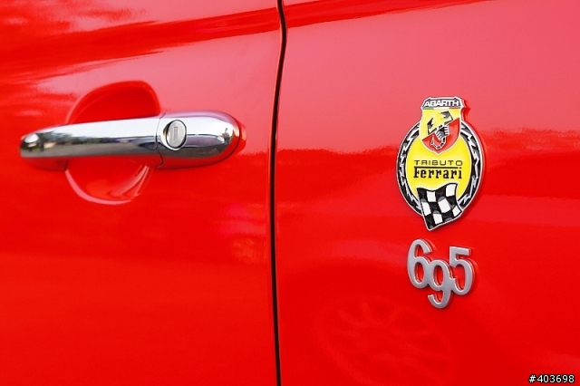 驚見超火紅 Abarth 500 法拉利 695(有圖)!!