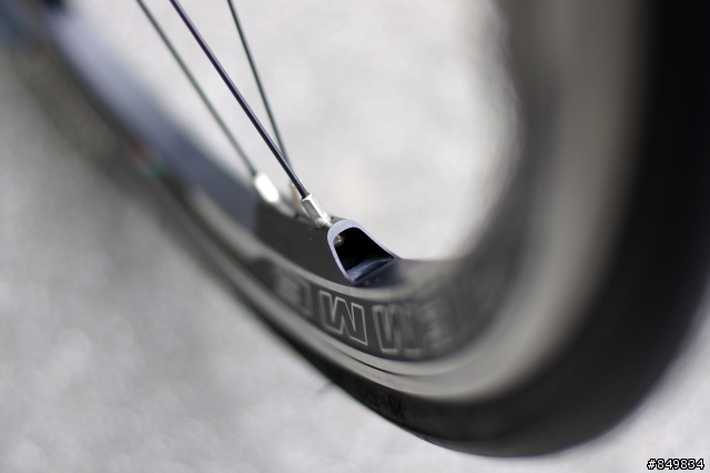 [7.3kg] 閃電CR1 SCOTT 碳纖公路車登場。