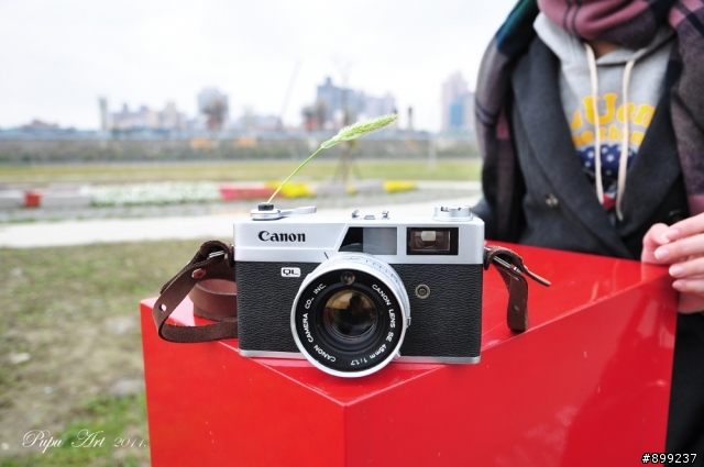 我的第一台"萊卡"canonet QL17  生於1965年 同場現映 canon flash unit J-2 古董閃燈 新增照片canonet QL17  第一捲