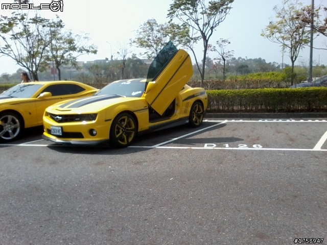 我!!!!!!!!!1 遇見變形金剛了!!XD