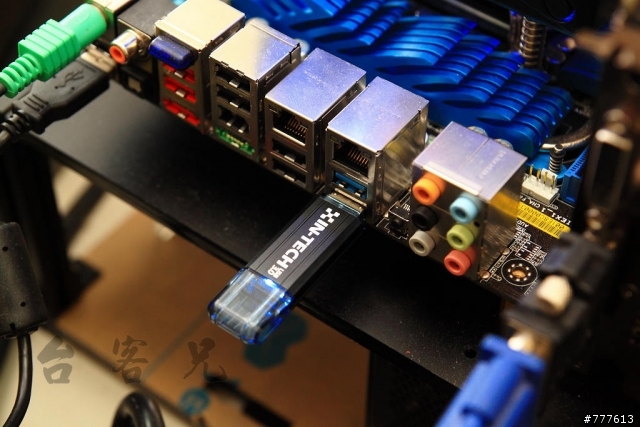 入門級USB3.0隨身碟PK高貴的USB2.0隨身碟