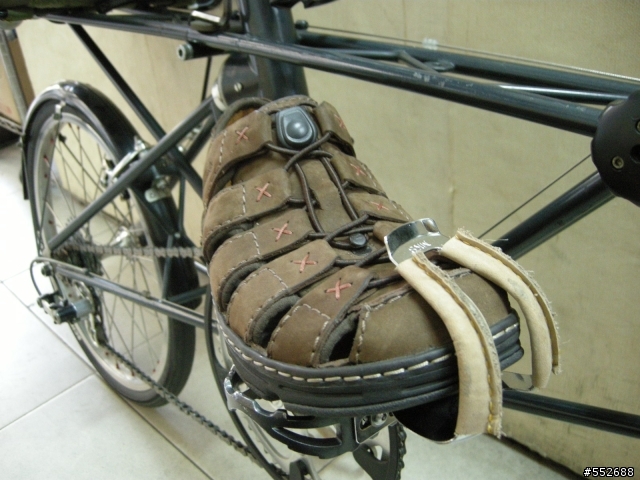 Clarks皮質休閒涼鞋