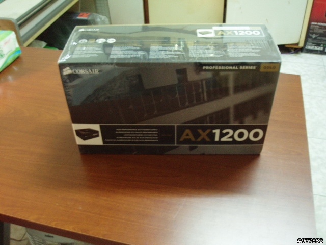 [純開箱]過完年 幫電腦換個新家 流線胖寶貝 Corsair 600T