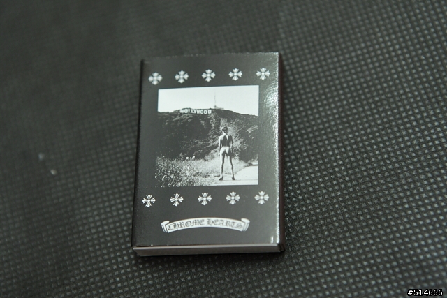 當珠寶皇帝遇見銀飾帝王--Chrome Hearts 經典十字架墜子與皮繩搭配(特別附錄--Chanel N°5 攜帶式香氛組)