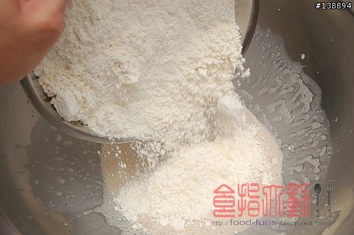 [烘焙菜鳥日誌] 簡易又美味「茄汁披薩」自己揉麵團最有味道！