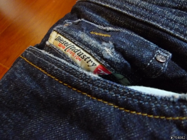 [分享]DIESEL 2011 S/S THANAZ 74K