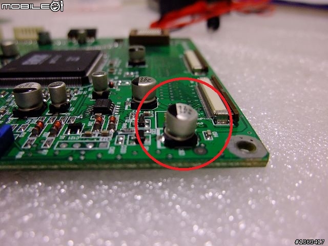 請問 LCD 主機板上的電子零件叫啥名阿