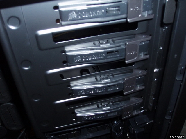 [純開箱]過完年 幫電腦換個新家 流線胖寶貝 Corsair 600T