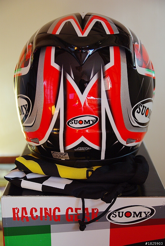 [開箱] 超輕量2011新帽 SUOMY APEX Fabrizio選手帽