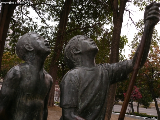 【小品】台中市區''豐樂雕塑公園''任意跑