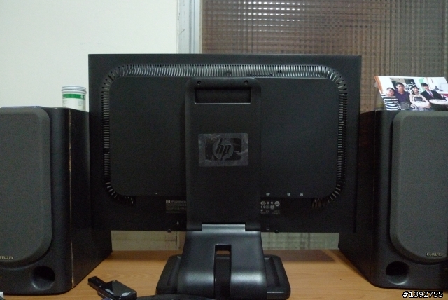 [小東西開箱] HP Compaq LA2405wg