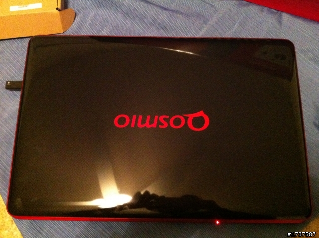 [開箱]  Toshiba 最高效能機種 Qosmio - X505 第一次開箱 !!