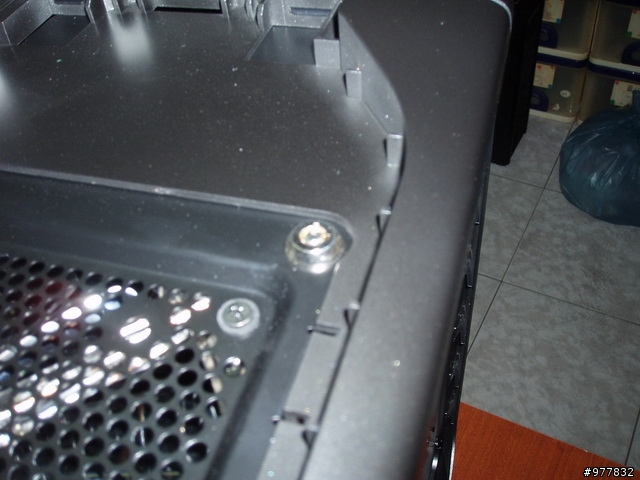[純開箱]過完年 幫電腦換個新家 流線胖寶貝 Corsair 600T