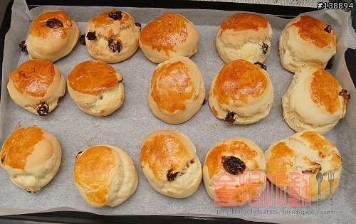 [烘焙菜鳥日誌] 爆很大的「葡萄司康餅」(Scone) ~味道還不賴呢！