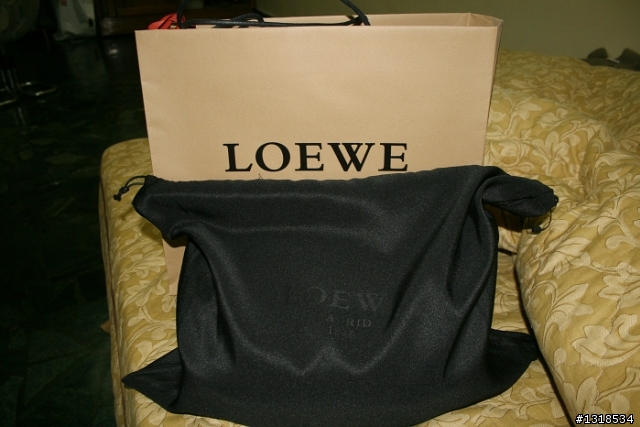 【分享開箱】漢神購入Ｌｏｅｗｅ側背包......又是被限量色給害了